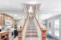 Elegant Southern Cottage/Downtown Pied-a-Terre near Island Beaches - 3-Star