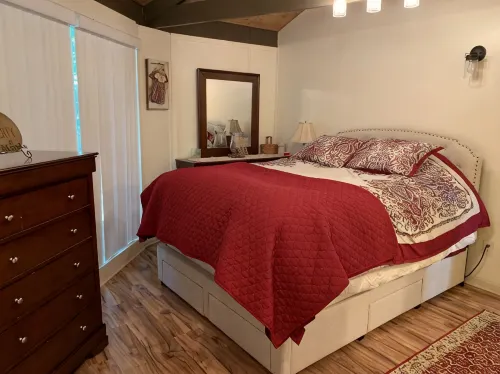 Round Cabin - 5 min to Bedford - Deck - Hike- Golf - Across Omni Bedford Springs - Chalets