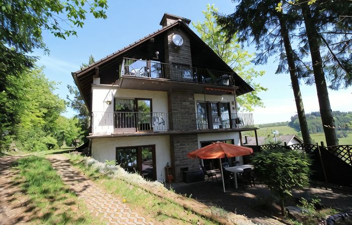 Spacious and comfortable apartment with terrace for up to 7 people