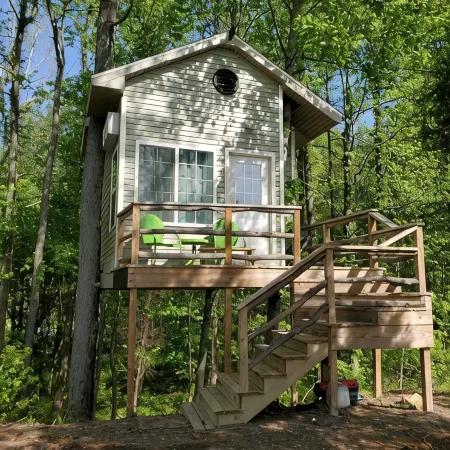 Charming Treehouse with Lake View and Access
