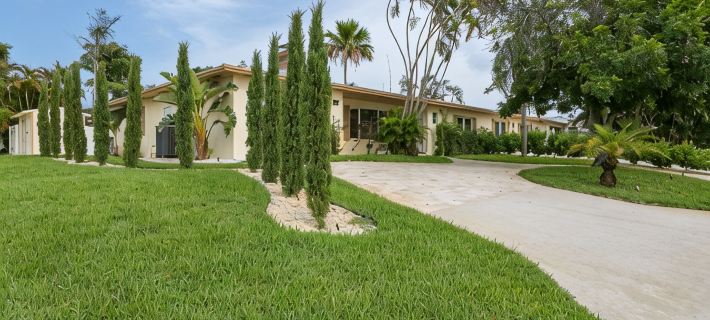 Whole Luxury Duplex with Amazing Features & Stunning Backyard Hotels in Boynton Beach