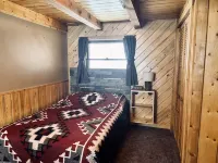 Mountain cabin with trail access and optional heated shop - Chalets