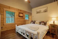 Cozy Log Cabin w/ Private Lake & State Park Access! Jacuzzi, Sauna, Kayaks! - Gym
