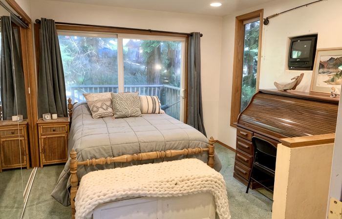 Large house Up in the Redwoods perfect for large families. Pet friendly.
