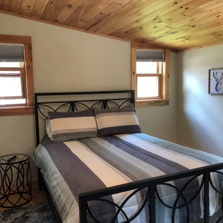 Lovely, Secluded Cabin in Vermont's "Land of Lakes and Ponds"