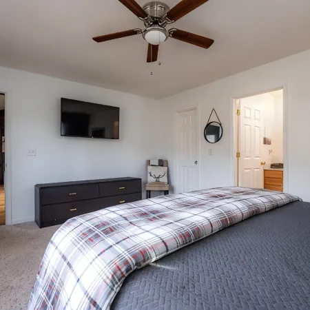 New 6 bedroom Massanutten home with 3 king beds steps from all the attractions