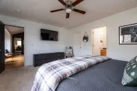 New 6 bedroom Massanutten home with 3 king beds steps from all the attractions - バルコニー