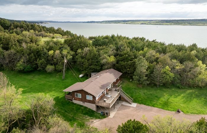 River Front, Spacious, Clean, Large Yard, Decks, Fire Pit, Adequate Parking