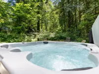 Cozy Cascade Cabin. Relaxing Hot Tub, Secluded, Spacious and Creek Nearby - 木屋