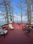 Relaxing, Lakefront & Roomy Great for fishing, duck hunting, & family gatherings - 2-Star