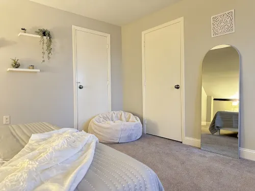 New, Clean, Downtown Getaway! - Wifi