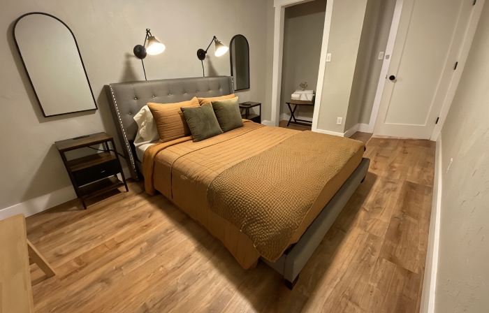 Premium Accommodations for up to 6 people in the heart of Downtown Greensburg