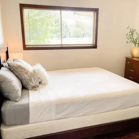 Good Vibes House - Centrally located, cozy house!