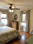 The Wilson House  Beautiful Downtown Murfreesboro Cottage Close to MTSU / I 24 - Bungalows