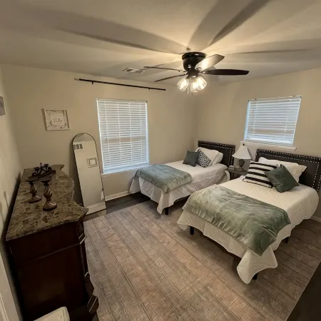 The Lily Pad. 3 bd/1ba. 4 beds. Center of town! Fenced backyard!