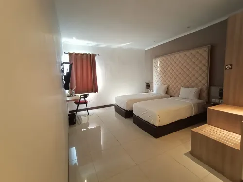Octo Hotel Cirebon - parkir