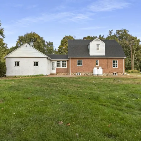 Stylish & Luxurious 3 BDR Home with Play Station