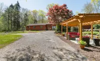 BnB “The Get Away” 600sf on Rock Farm, Wooded, Trails, UConn, Private, Clean 5⭐️ - 3-Star