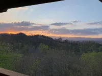 Majestic Mountain Views! Easy Road Access, Just 10Mins from Dollywood! - Mountain view