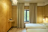 Pristine Hotel - 3-Star