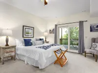 Elk Mountain Lodge: An AVL Mountain Escape w/Hot Tub, Fireplace, Hi-Speed Wifi - Chalets