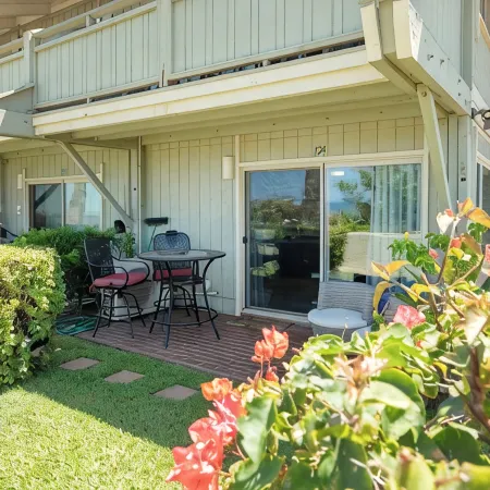 Recent remodel - Large 1BR w/ ocean view and walk to excellent beaches/eateries