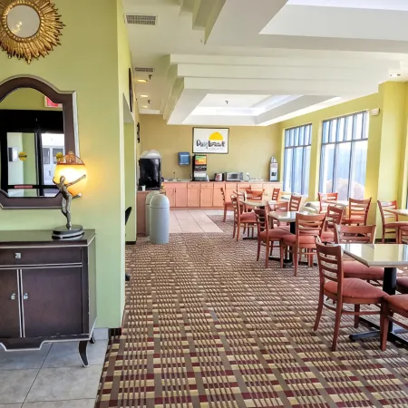 Days Inn by Wyndham Windsor Locks / Bradley Intl Airport