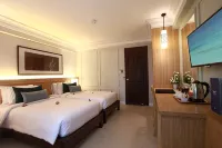 Adema Boutique Karon - Pools