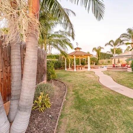 Private Resort style villa at San Diego-heated salt pool-Hot Tub-86" TV