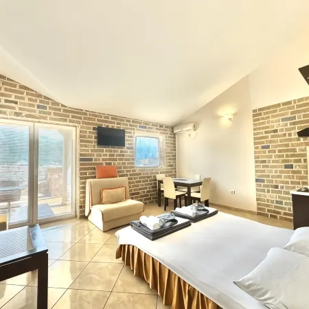 Contessa Apartments