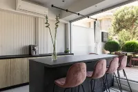 The City Hotel & Suites - Servicios de Traslado