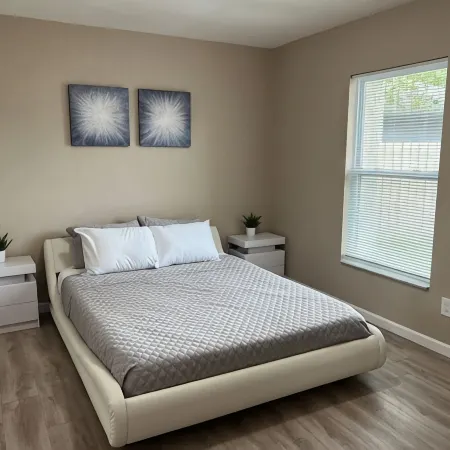 4BR Heated Pool Relaxation Home / Airport / Beach