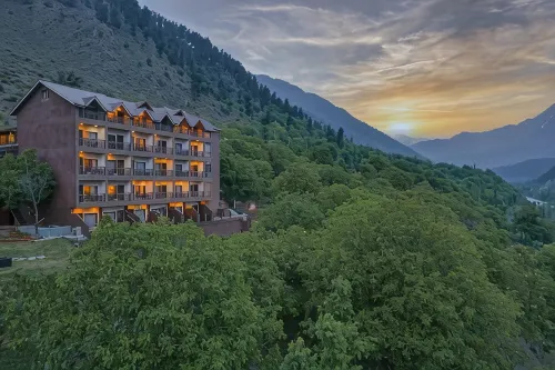 The Chinar Resort & Spa, Pahalgam - Parking