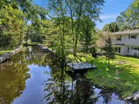 Phenomenal 6-Bedroom Cottage with AC in Charming Cadillac - 3 stjerner