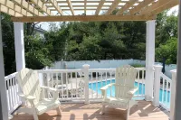 6Br Beach Oasis & Poolside Getaway w/ Game Room & Private Beach Access in Ppb - С бассейном