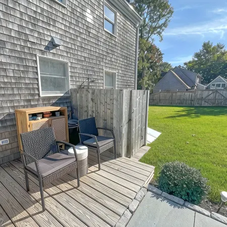 COZY 3 BR/2 BA CAPE COD IN QUIET NEIGHBORHOOD. CLOSE TO OB CENTER AND LAGOON.