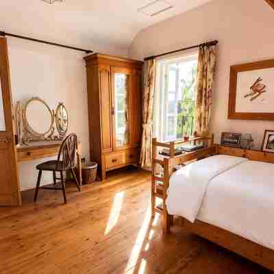 Observatory Apt - Historic Bedford Apt with Pool Rooms