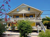Serenade Hotel - parkir