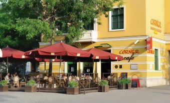 Corner Hotel & Kávéház
