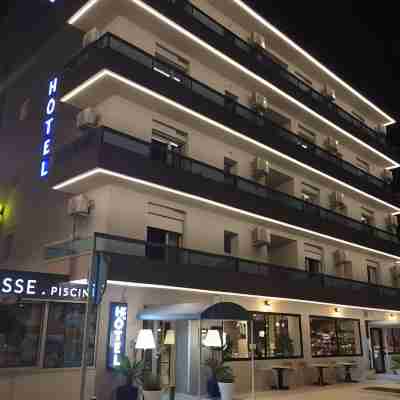 Hôtel et Restaurant Le Galion Canet Plage Hotel Exterior