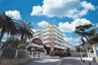 Hotel Guitart Central Park Aqua Resort Hotels near Riera de Lloret