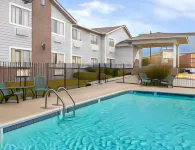 Super 8 by Wyndham Riverside/Kansas City Hôtels à : Pettis Township