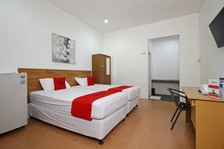 RedDoorz Plus Near Plaza Indonesia