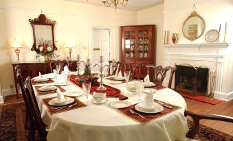 Maysville Manor Bed & Breakfast