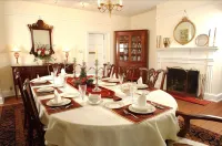 Maysville Manor Bed & Breakfast فنادق في Buckingham County