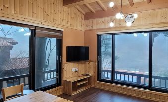 Hwaak Mountain Pine Tree Resort in Hwacheon