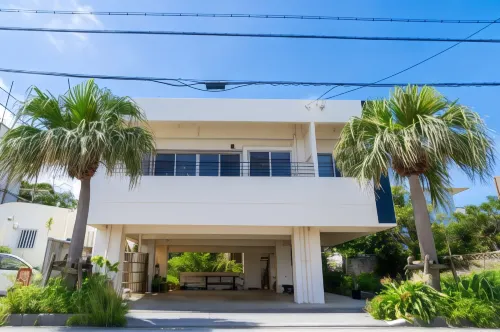 Ocean Front Condo Blue Point Okinawa فنادق في يوميتان