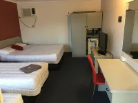 Parkway Motel Hotels in Queanbeyan West