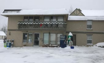 Snowshoe Motel