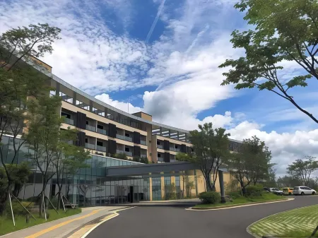 The Qube Resort Jeju Отели рядом с достопримечательностью «Soesokkak Estuary»